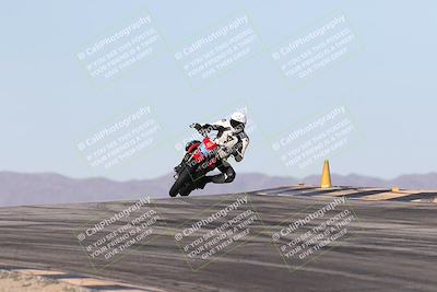 media/Dec-01-2025-Moto Forza (Mon) [[2daa91e15f]]/2-Intermediate Group/Session 2 (Turns 9 and 10)/